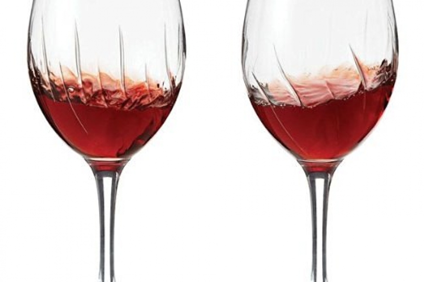 Lançado copo que reduz o teor alcoólico e as calorias do vinho